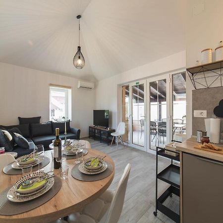Apartment Fiora Kaštela エクステリア 写真