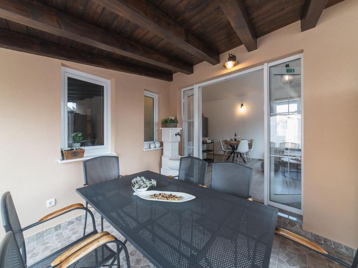 Apartment Fiora Kaštela エクステリア 写真