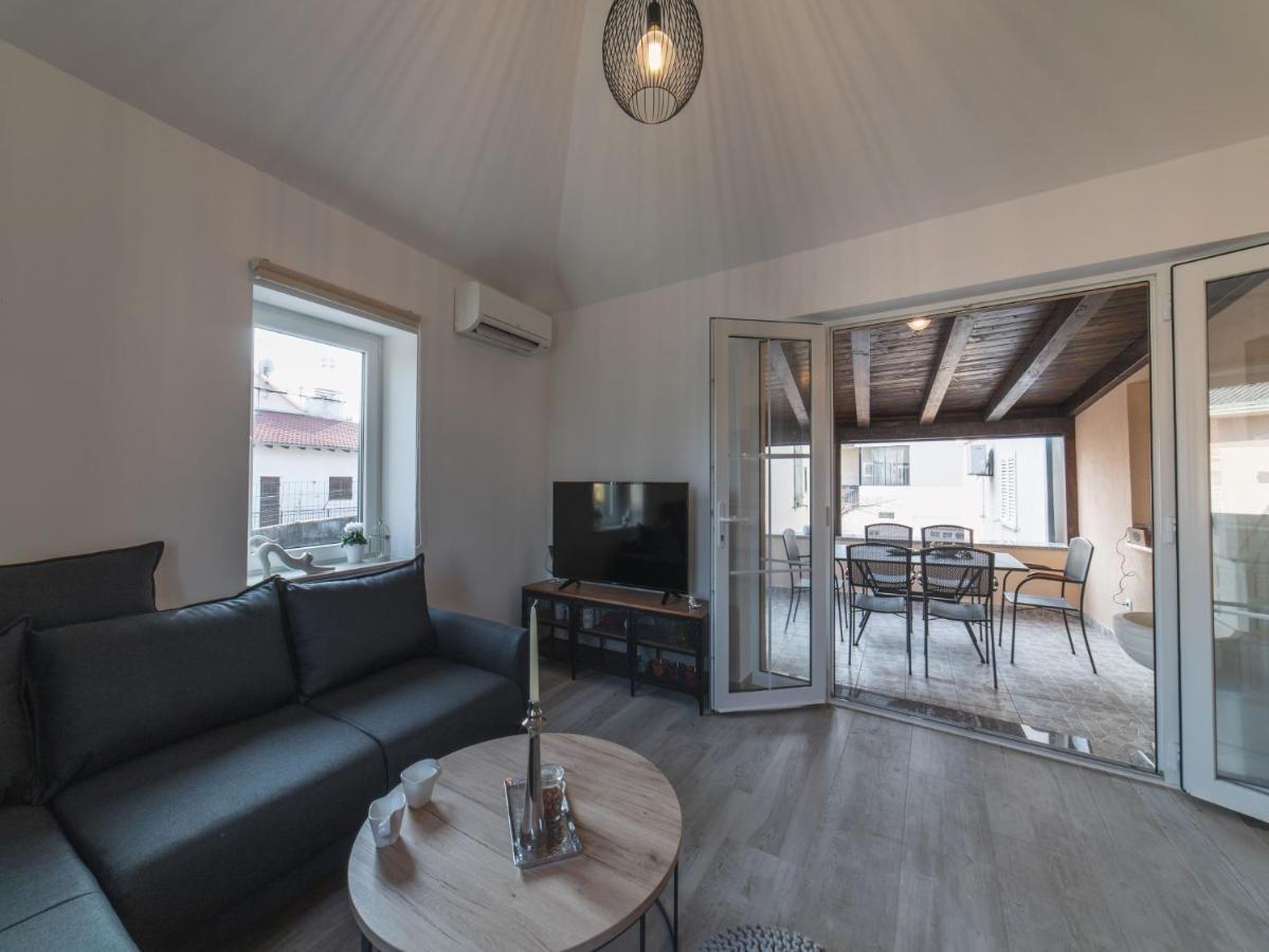 Apartment Fiora Kaštela エクステリア 写真