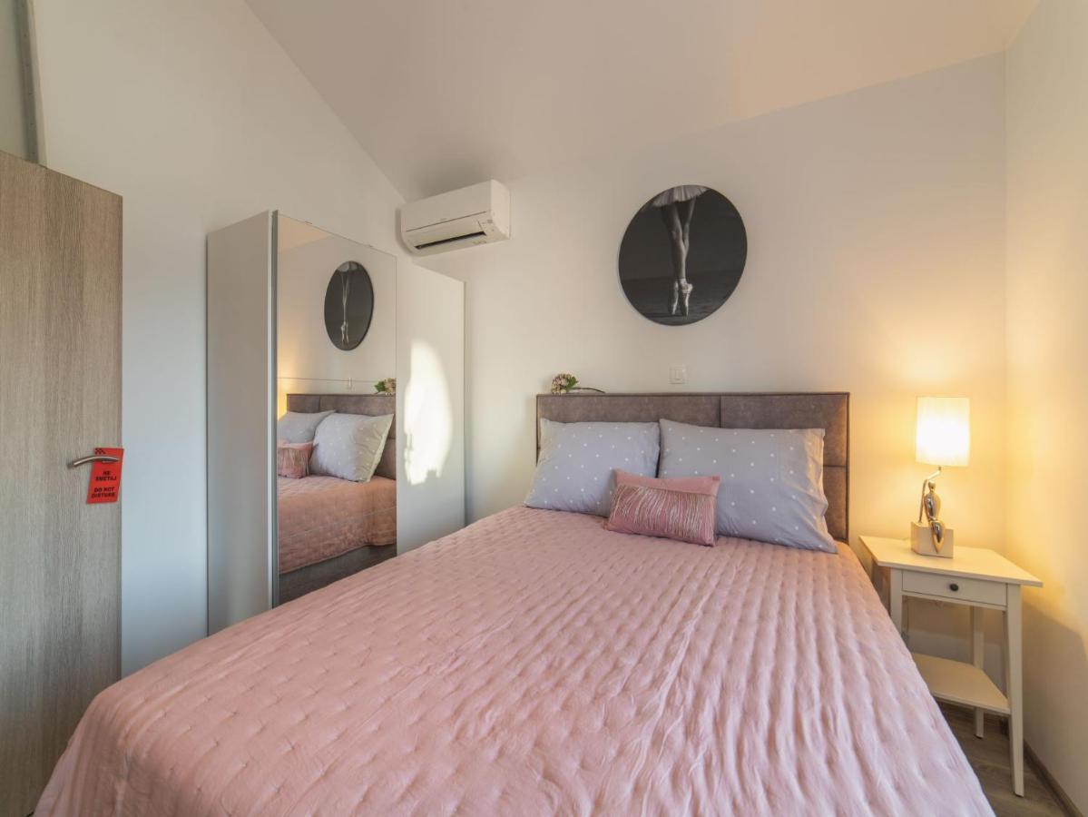 Apartment Fiora Kaštela エクステリア 写真
