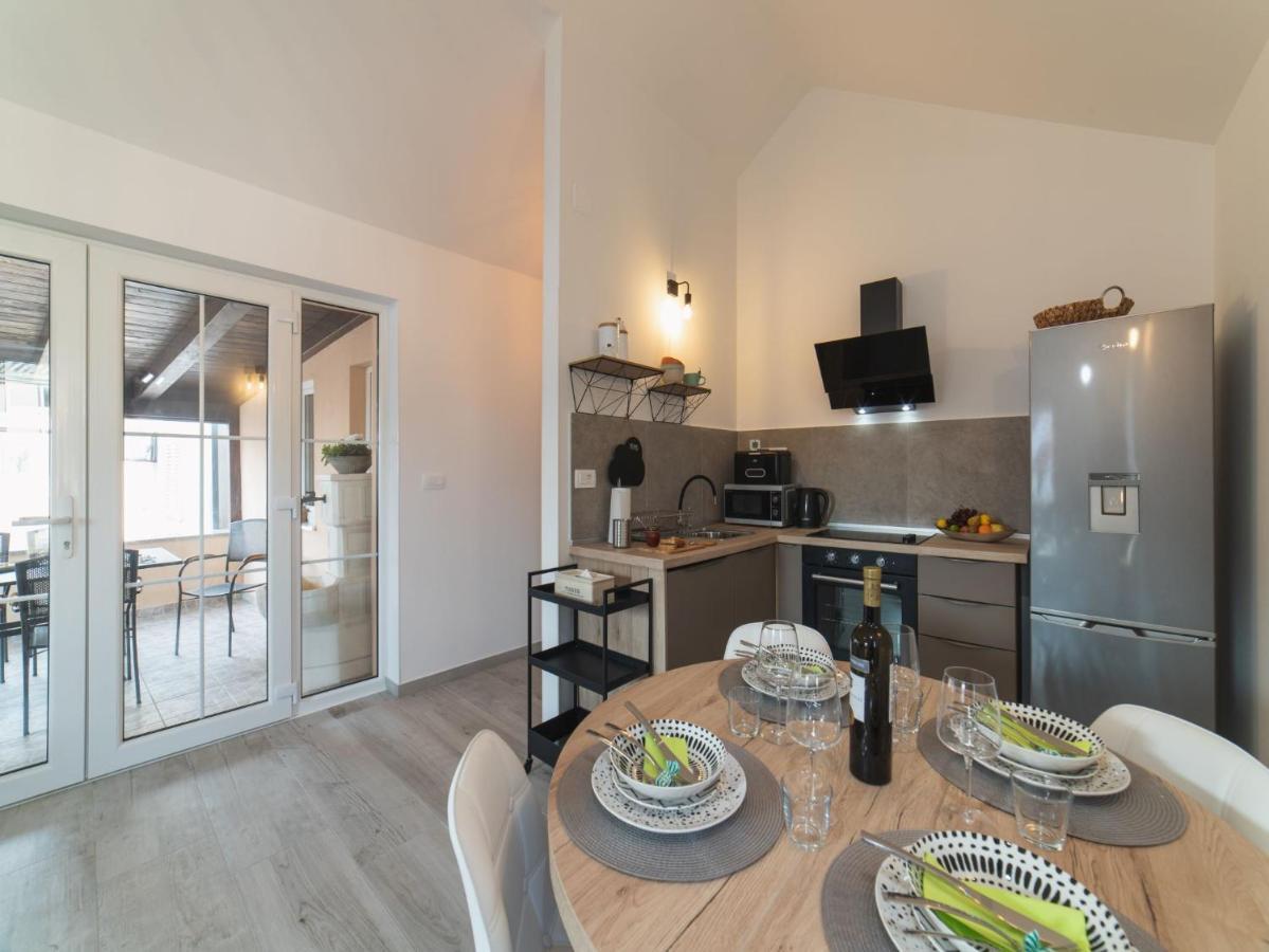 Apartment Fiora Kaštela エクステリア 写真