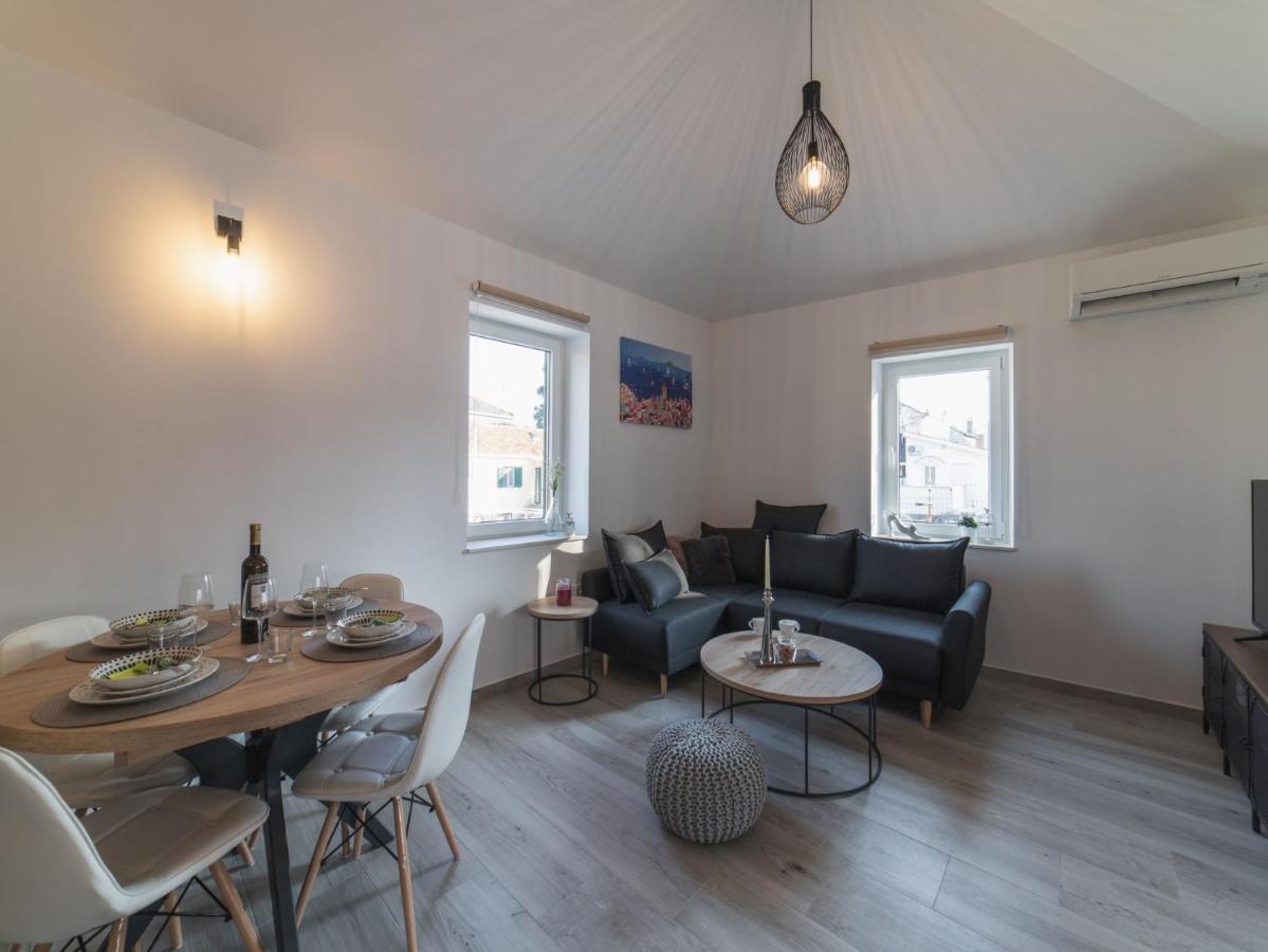 Apartment Fiora Kaštela エクステリア 写真