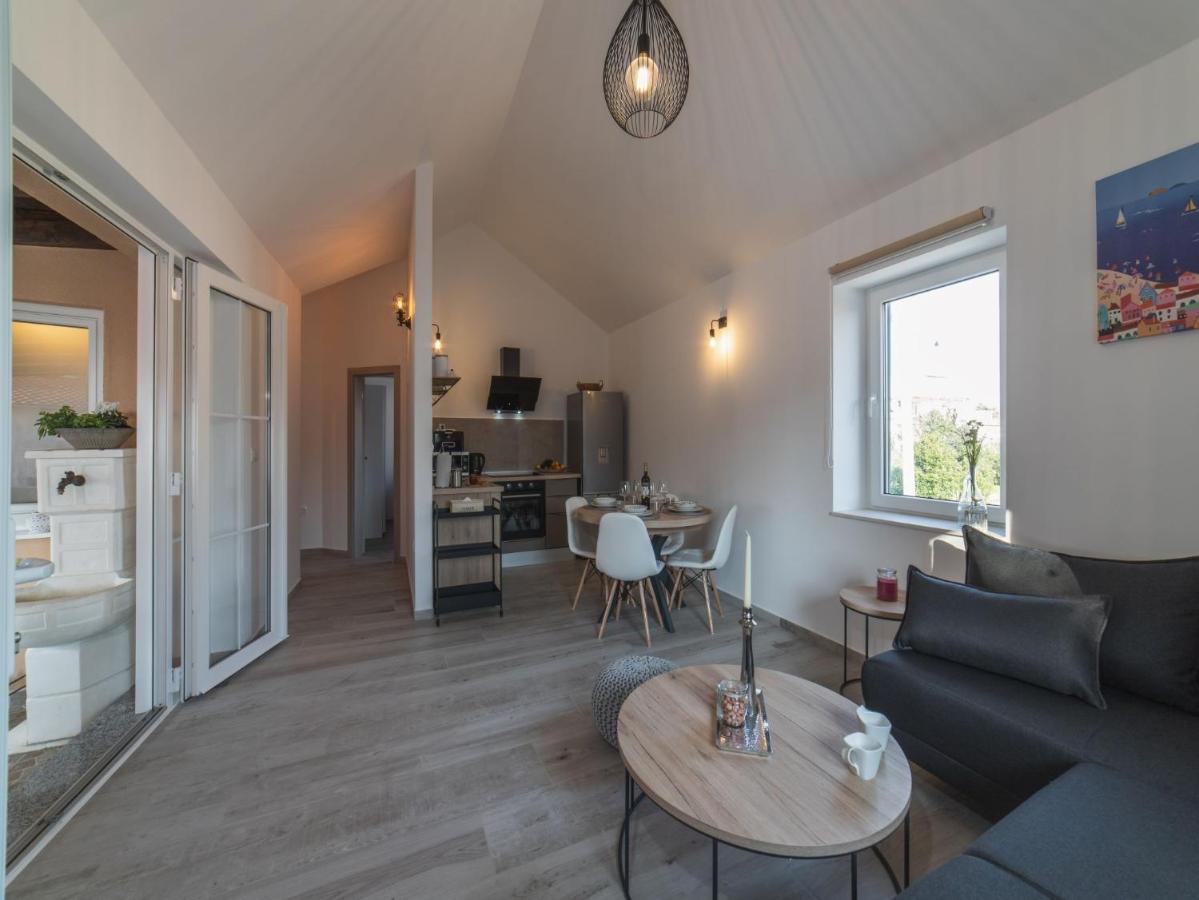 Apartment Fiora Kaštela エクステリア 写真
