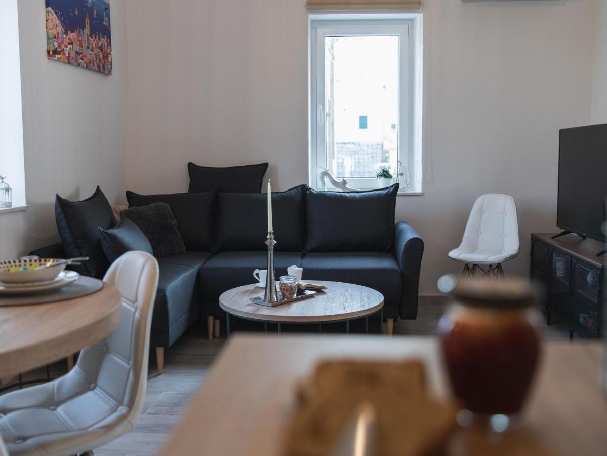 Apartment Fiora Kaštela エクステリア 写真