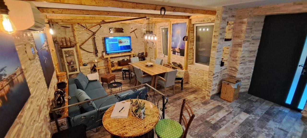 Apartment Fiora Kaštela エクステリア 写真