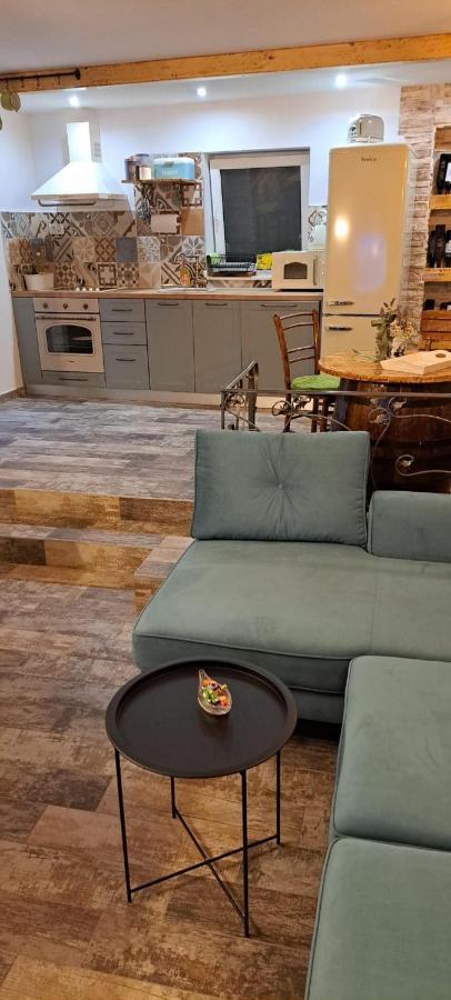 Apartment Fiora Kaštela エクステリア 写真